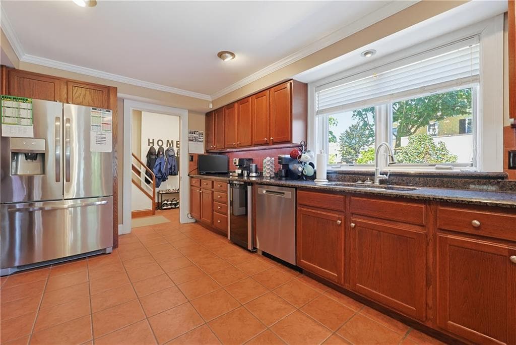 Single Family Residence at 43 Armistice Boulevard, Pawtucket, photo 17 of 49