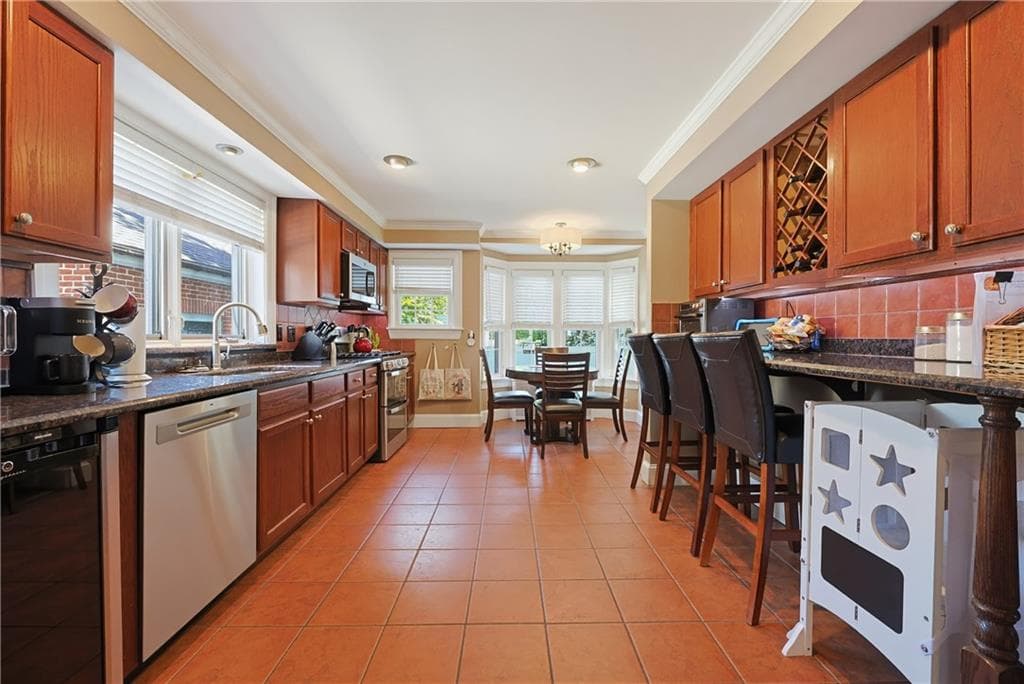 Single Family Residence at 43 Armistice Boulevard, Pawtucket, photo 16 of 49