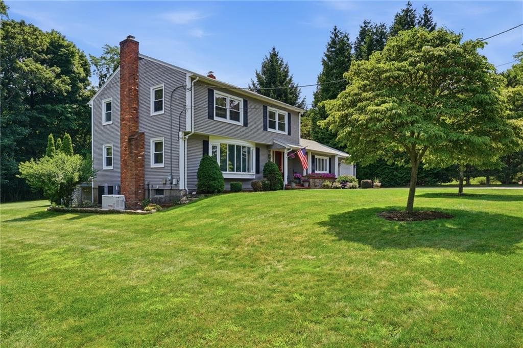 42 Grand Avenue photo 3