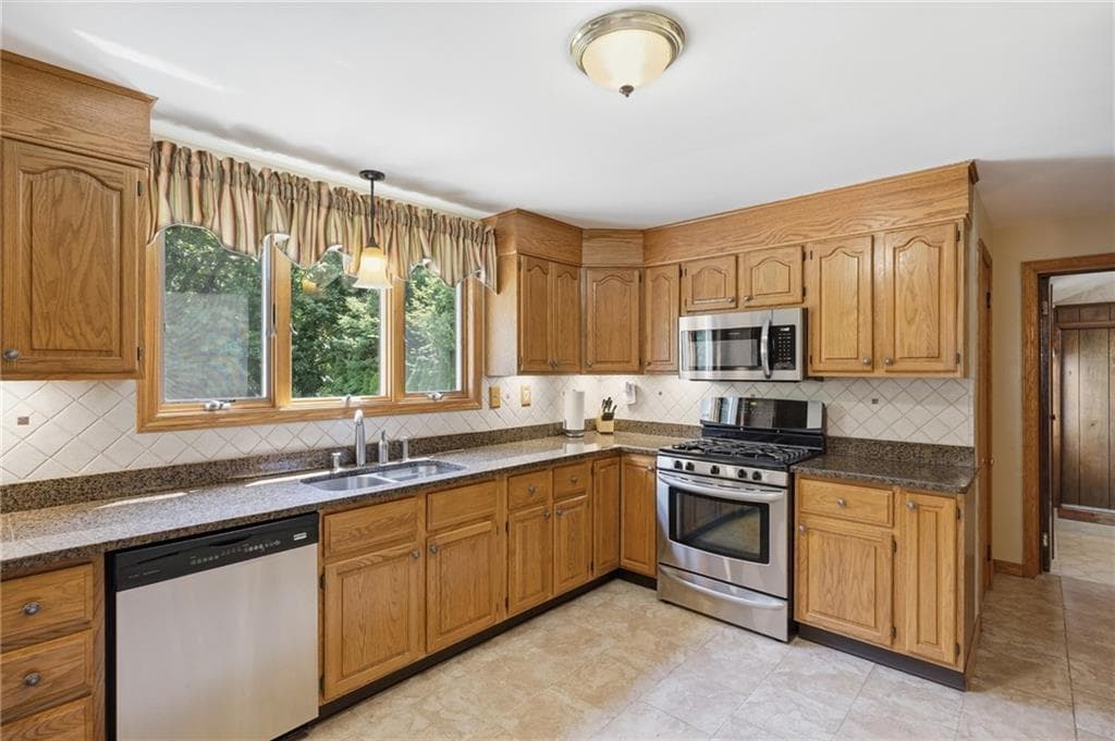 42 Grand Avenue photo 11
