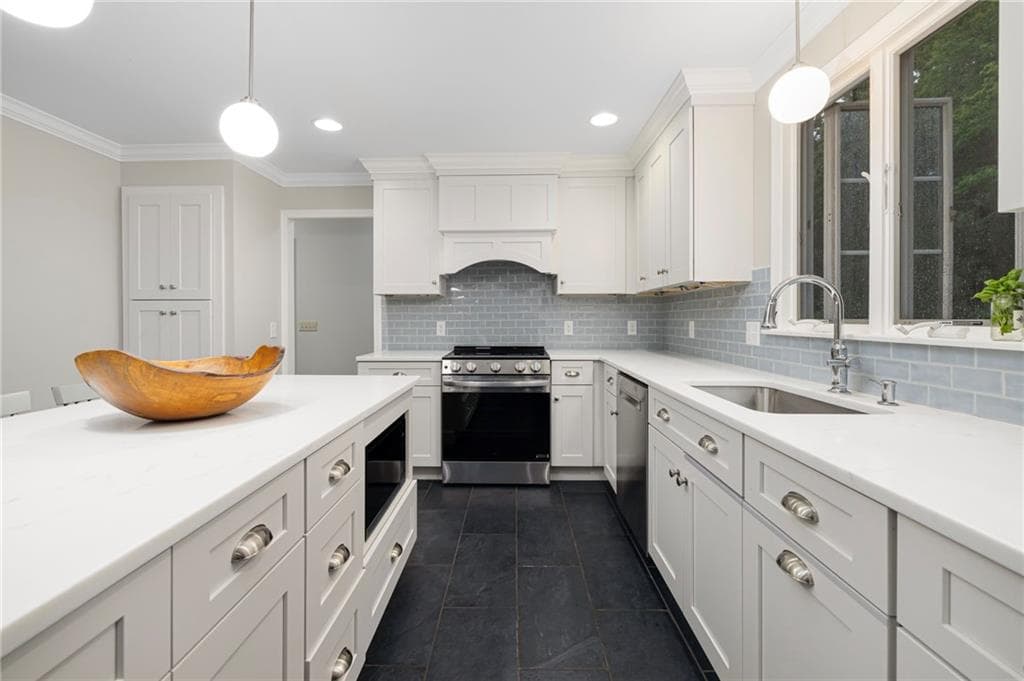 Single Family Residence at 77 Mockingbird Lane, South Kingstown, photo 6 of 43