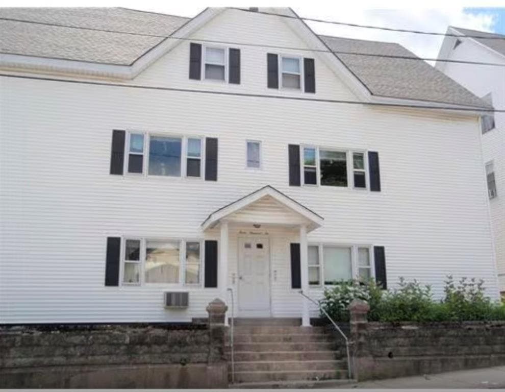 302 Pond Street photo 2
