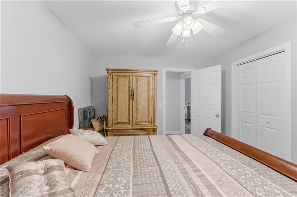 565 Quaker Lane UNIT 76 photo 17
