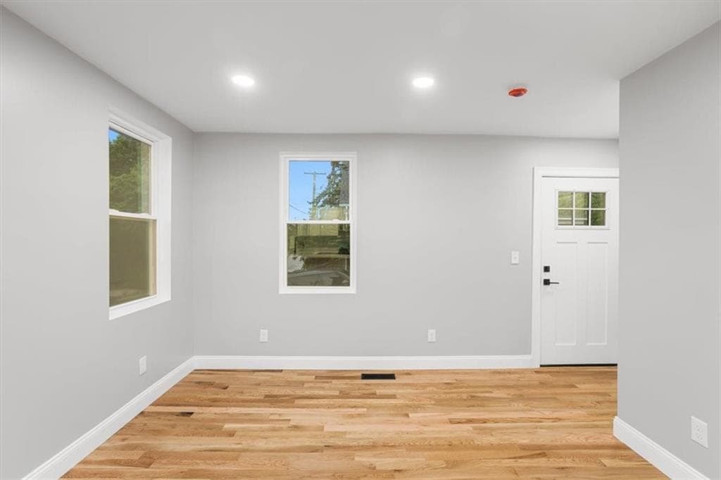 28 Potters Avenue photo 6