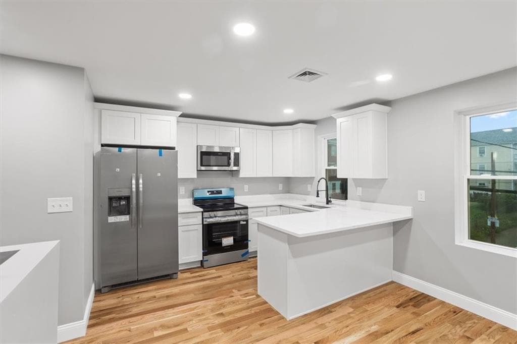 28 Potters Avenue photo 13