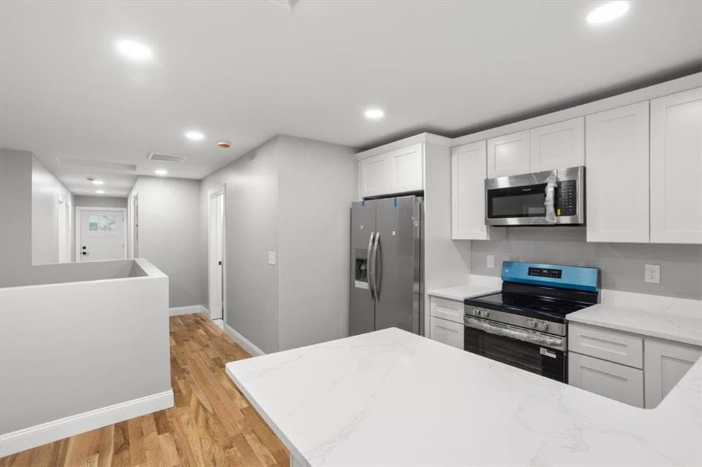28 Potters Avenue photo 16