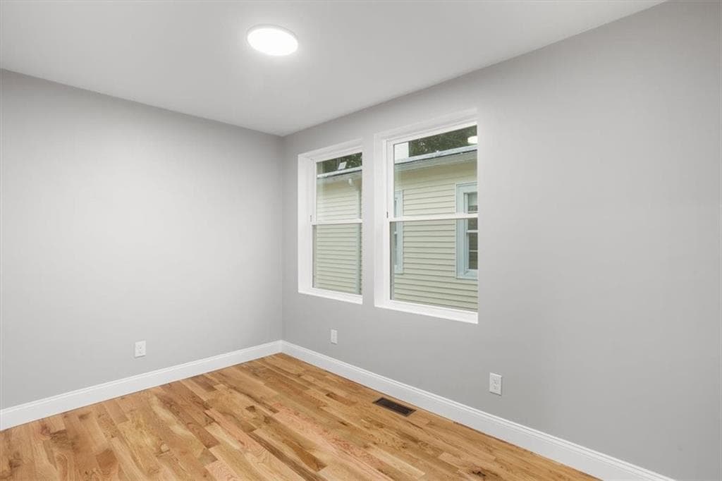 28 Potters Avenue photo 7