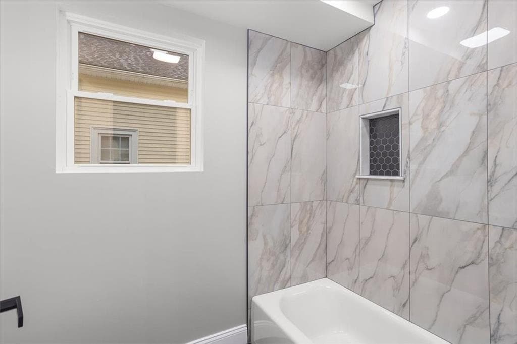 28 Potters Avenue photo 9