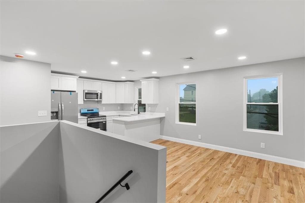 28 Potters Avenue photo 14