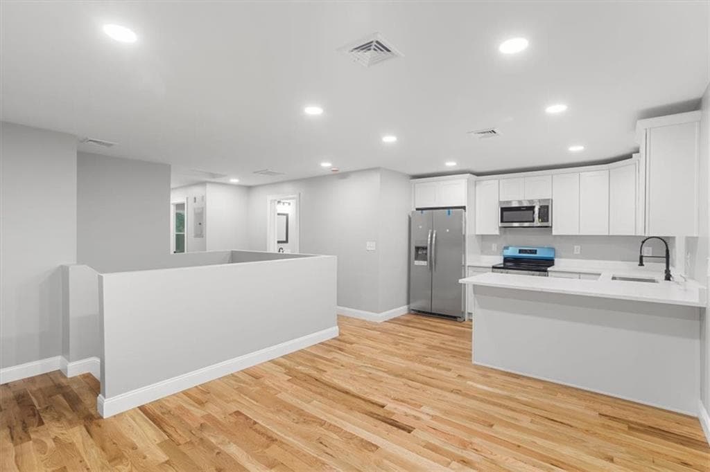 28 Potters Avenue photo 15