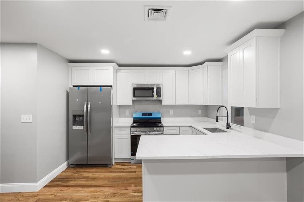 28 Potters Avenue photo 11