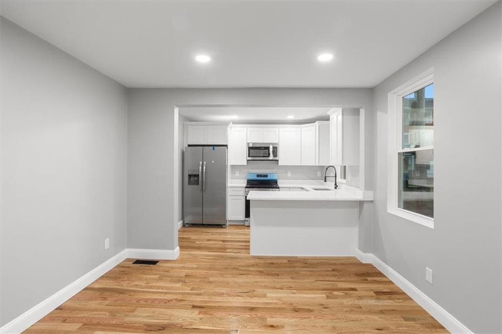 28 Potters Avenue photo 4