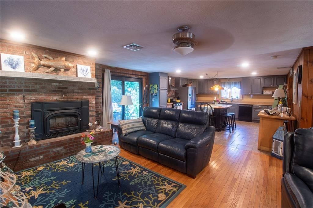 Single Family Residence at 122 Elton Circle, Cranston, photo 13 of 44