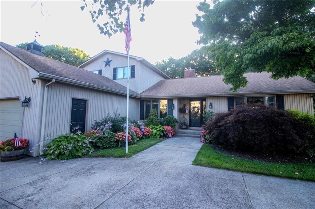 Single Family Residence at 122 Elton Circle, Cranston, photo 3 of 44