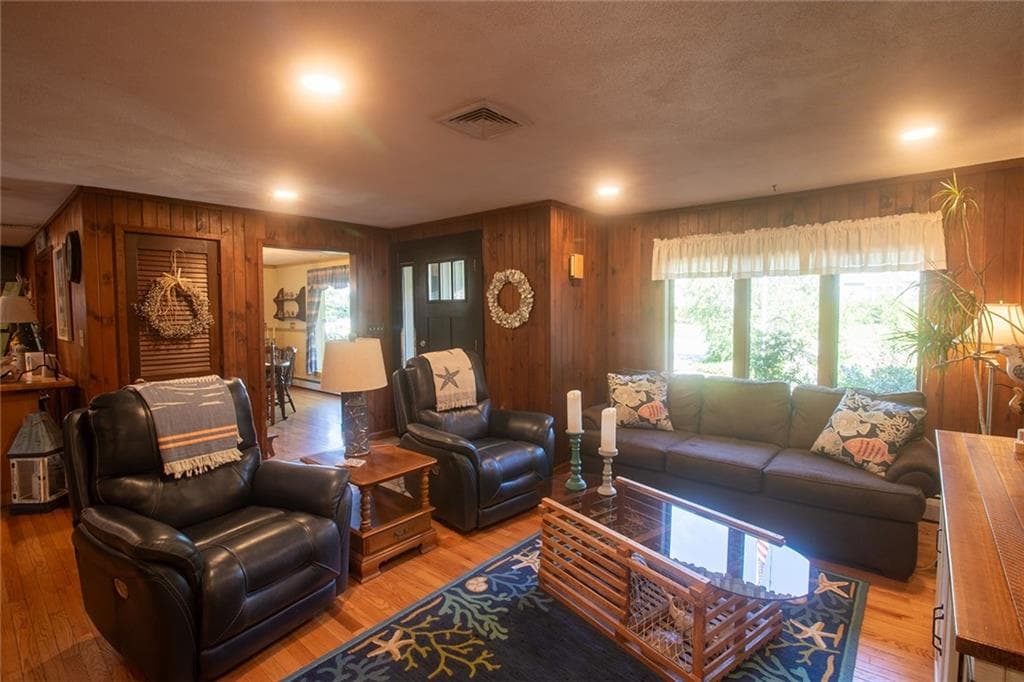 Single Family Residence at 122 Elton Circle, Cranston, photo 14 of 44