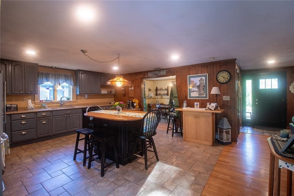 Single Family Residence at 122 Elton Circle, Cranston, photo 18 of 44
