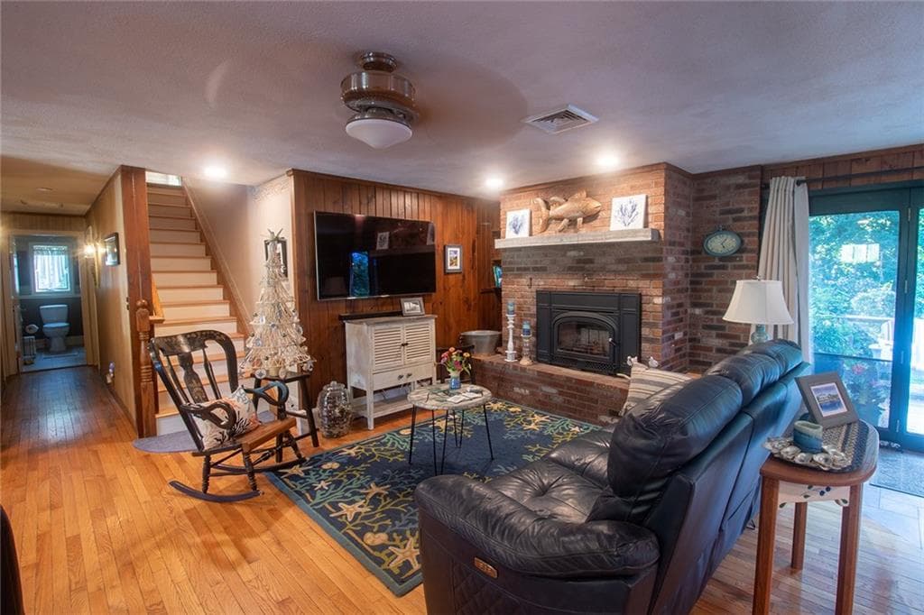 Single Family Residence at 122 Elton Circle, Cranston, photo 15 of 44