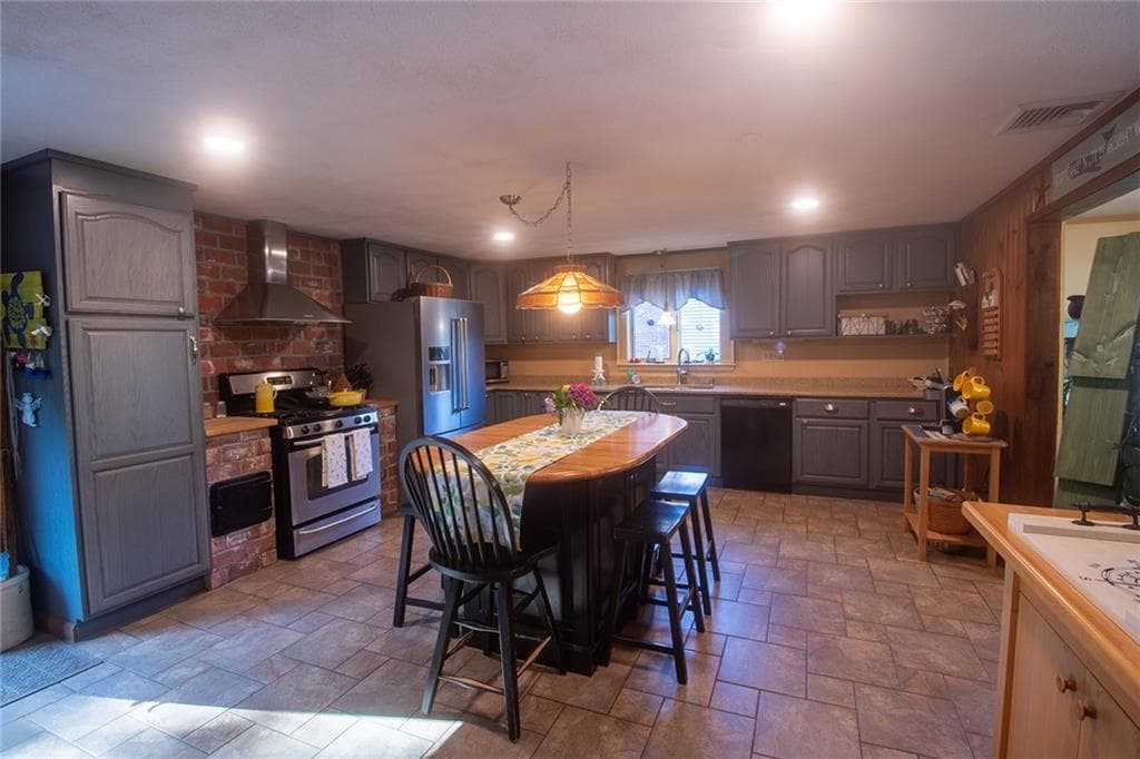 Single Family Residence at 122 Elton Circle, Cranston, photo 21 of 44