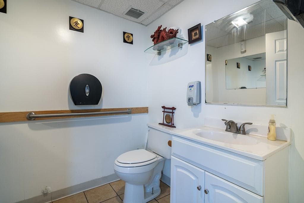7440 7456 Post Road photo 24