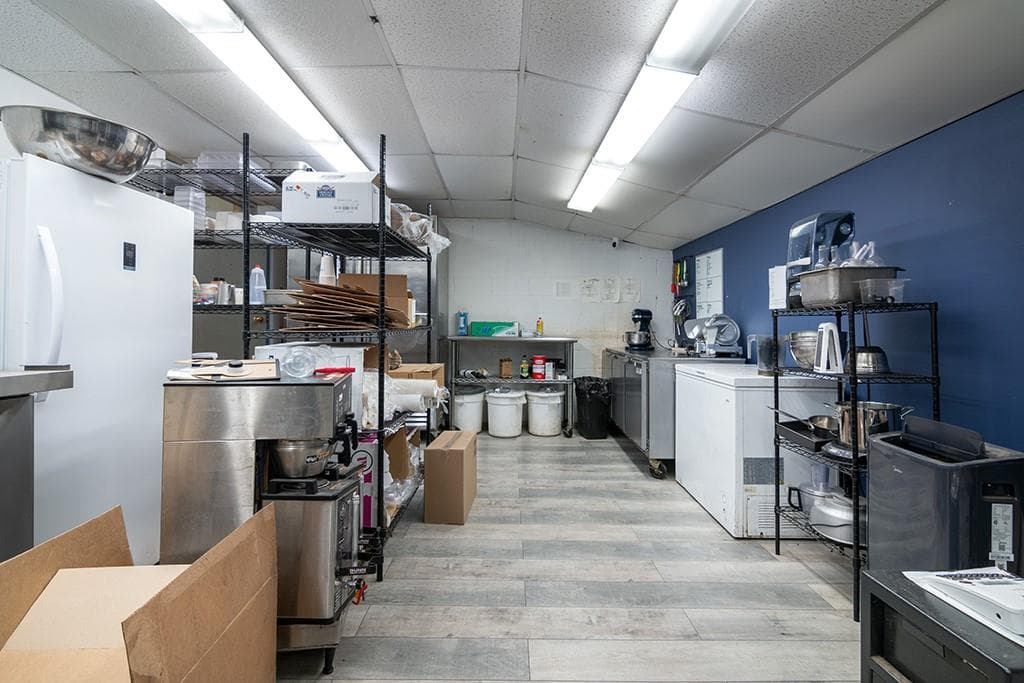 7440 7456 Post Road photo 37