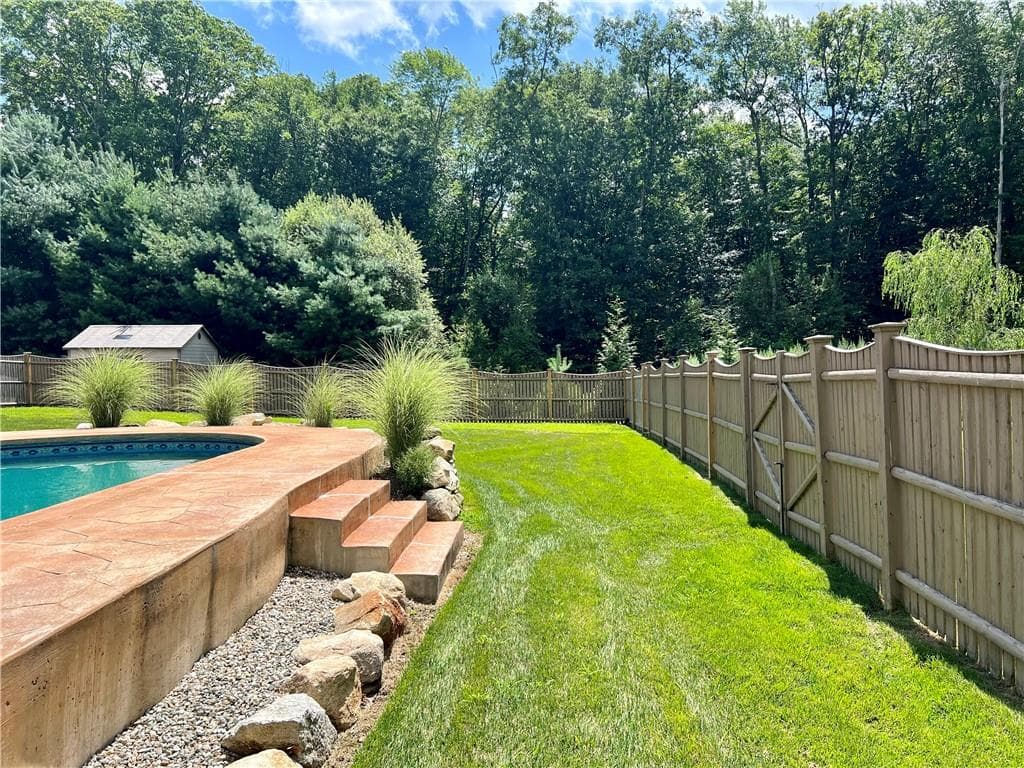 35 East Lantern Road photo 3