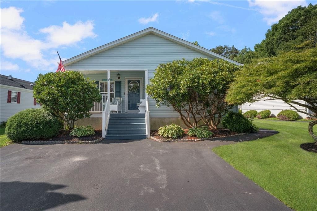 9 Mockingbird Lane photo 2