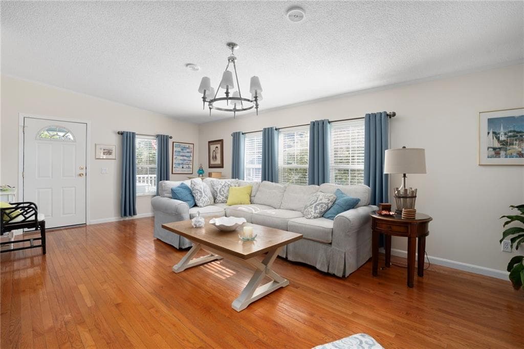 9 Mockingbird Lane photo 6