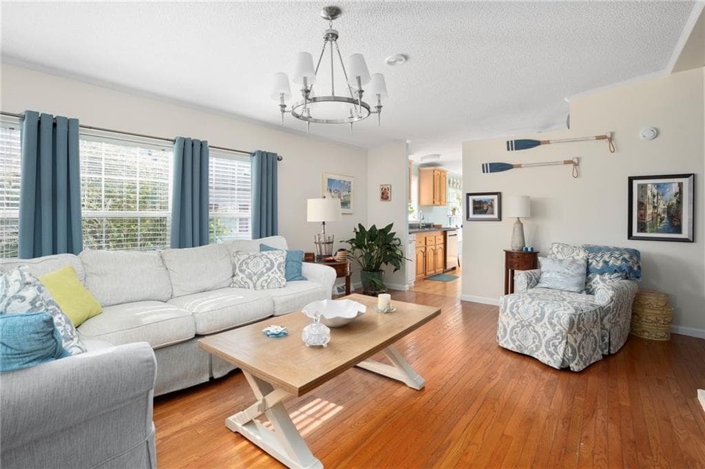9 Mockingbird Lane photo 7