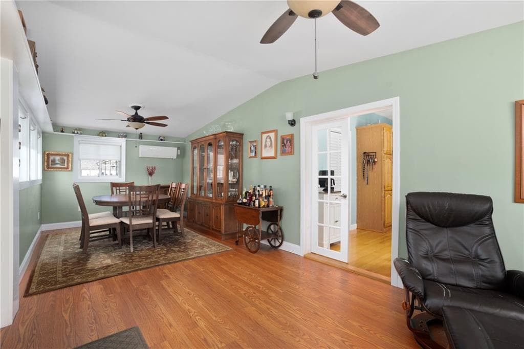 9 Mockingbird Lane photo 18