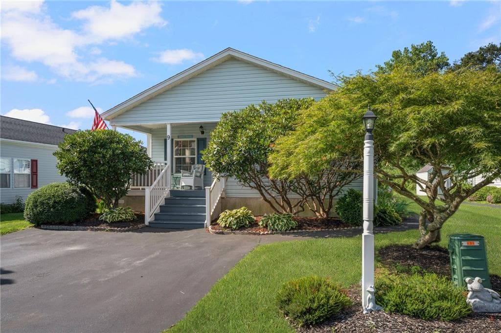 9 Mockingbird Lane photo 4