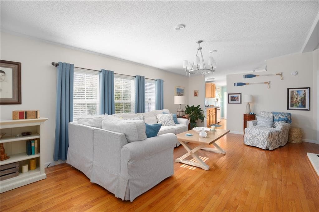 9 Mockingbird Lane photo 8