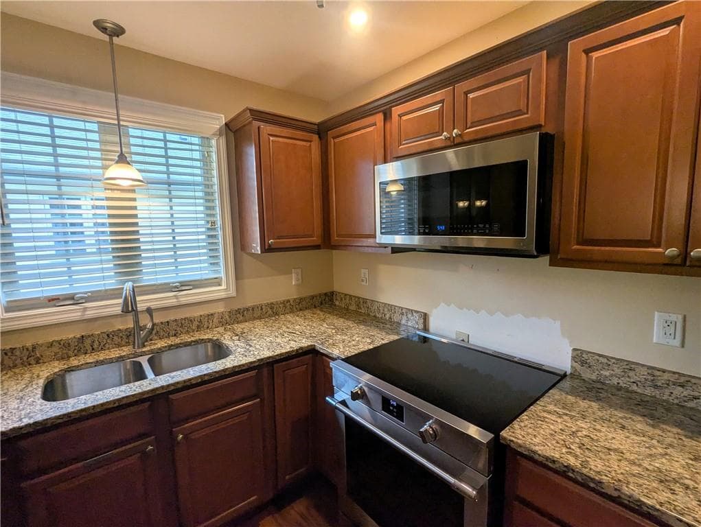 Condominium at 105 Village Green Circle, Coventry, photo 12 of 31