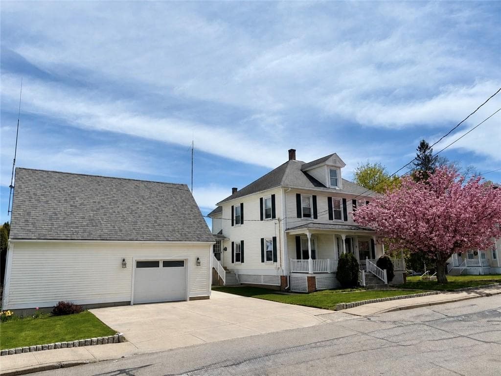 65 Summit Avenue photo 2