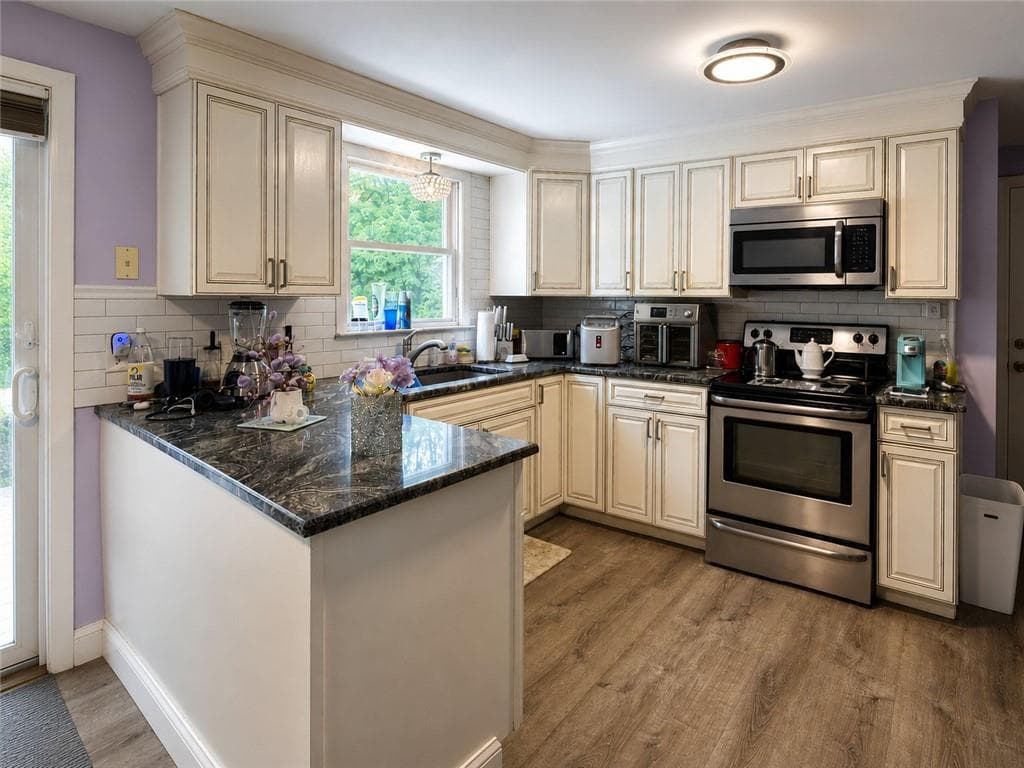 Single Family Residence at 123 Wampanoag Road, Warwick, photo 2 of 12