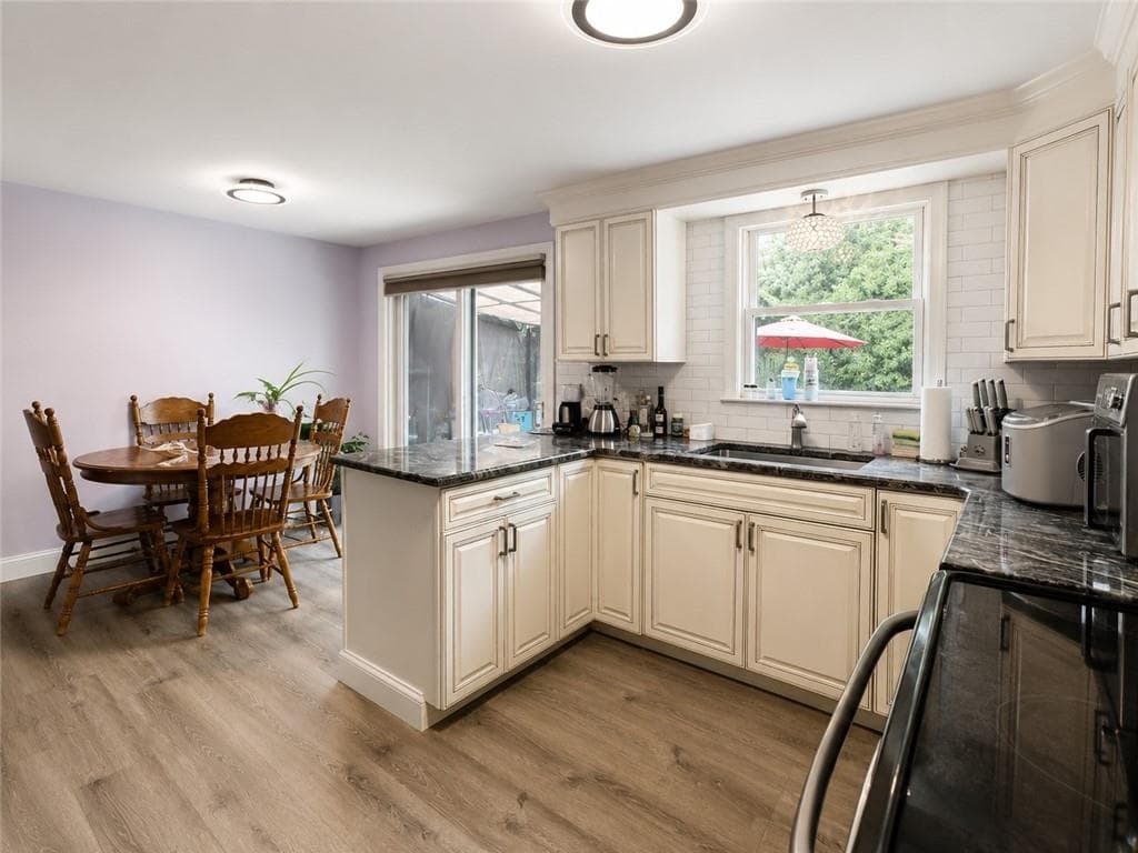 Single Family Residence at 123 Wampanoag Road, Warwick, photo 3 of 12