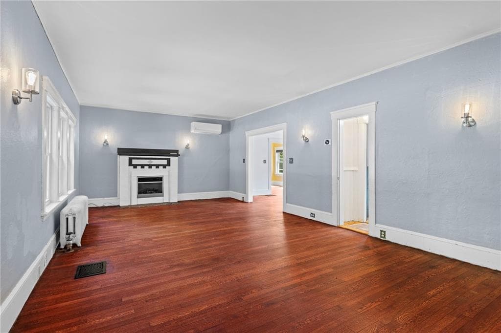 Single Family Residence at 544 Harris Avenue, Woonsocket, photo 7 of 38