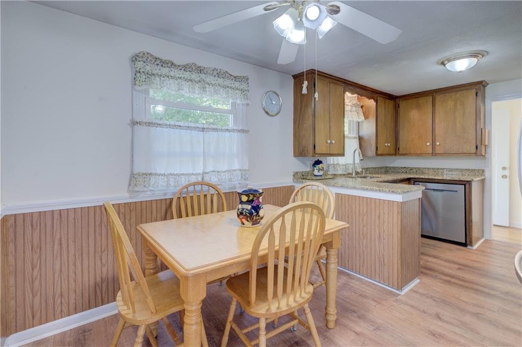 Single Family Residence at 16 Superior Street, Warwick, photo 13 of 35