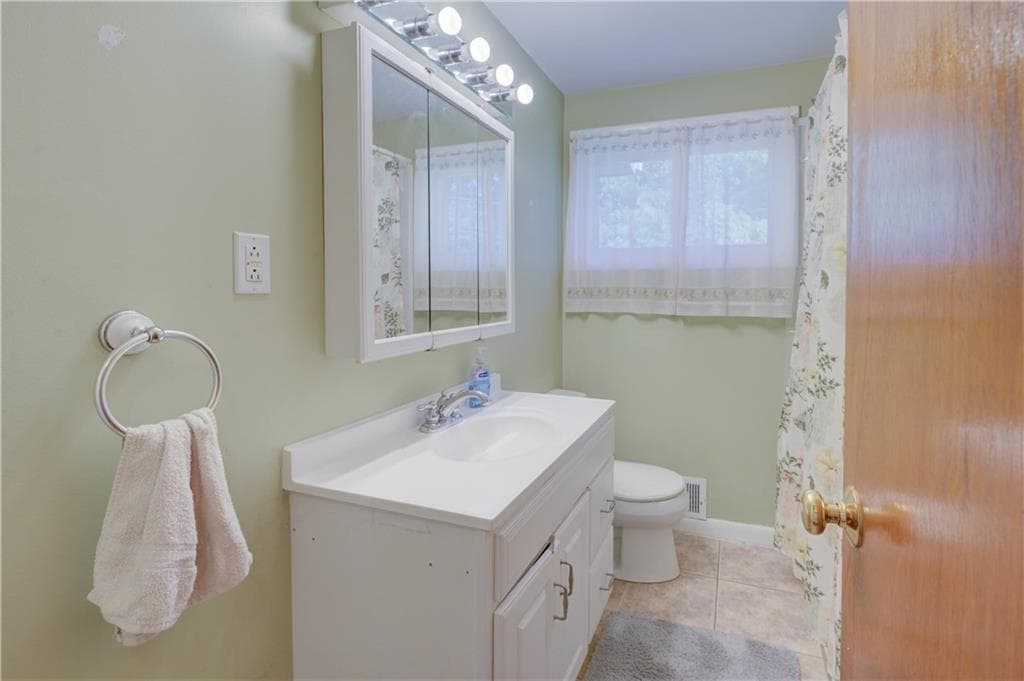 Single Family Residence at 16 Superior Street, Warwick, photo 21 of 35