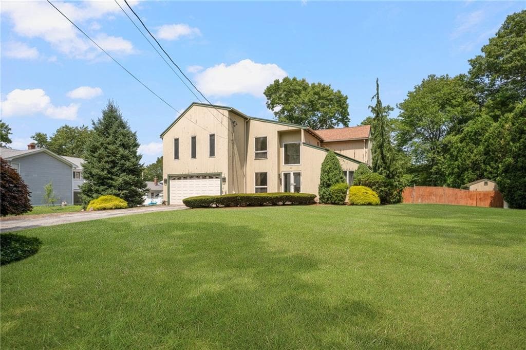 22 Golden View Drive photo 2