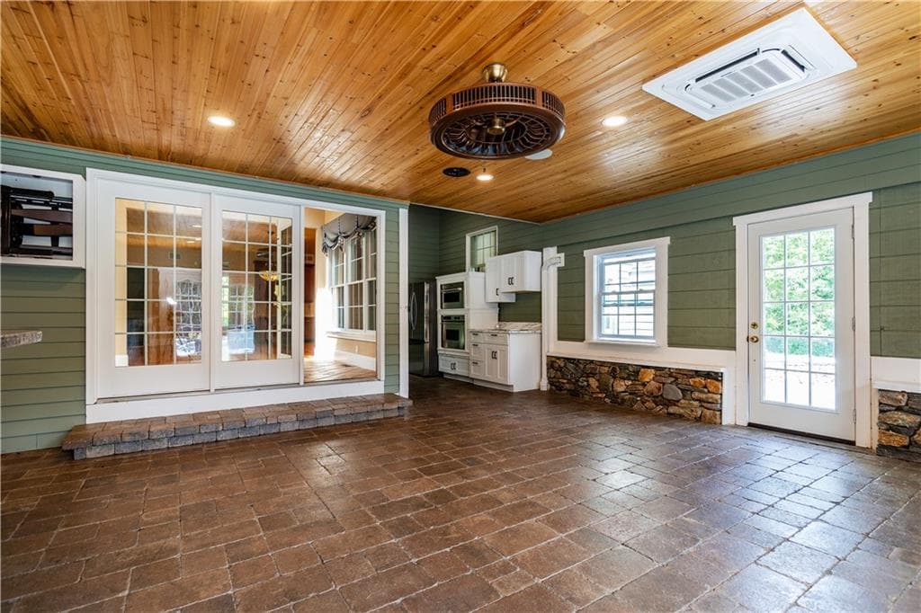 Single Family Residence at 5 Lenihan Lane, East Greenwich, photo 42 of 50