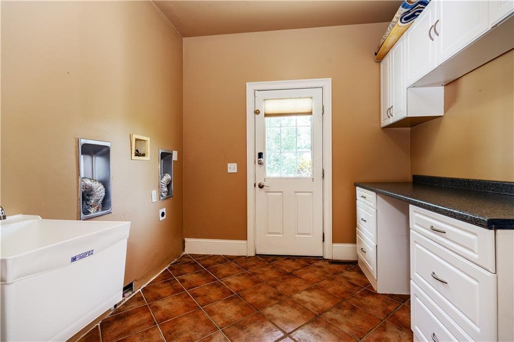 Single Family Residence at 5 Lenihan Lane, East Greenwich, photo 13 of 50