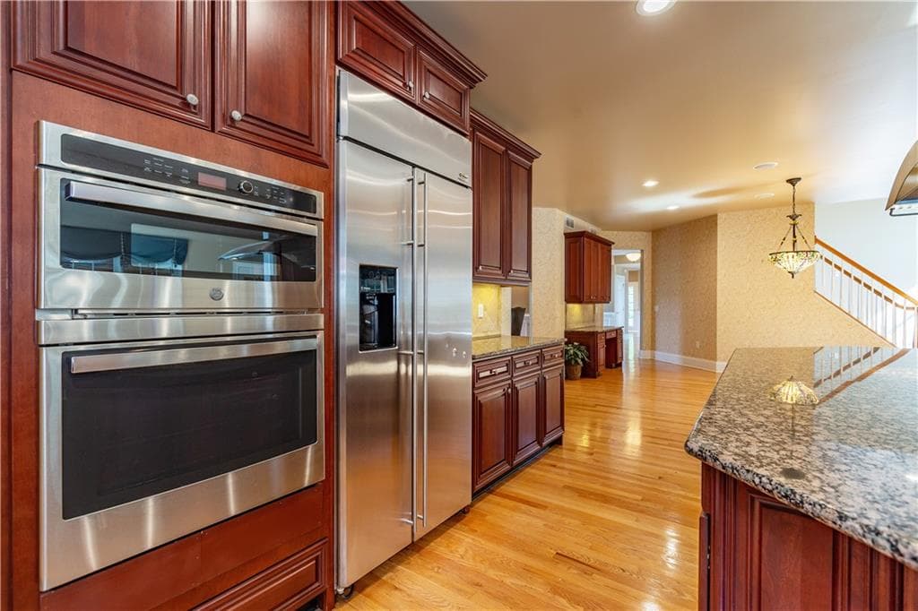 Single Family Residence at 5 Lenihan Lane, East Greenwich, photo 11 of 50