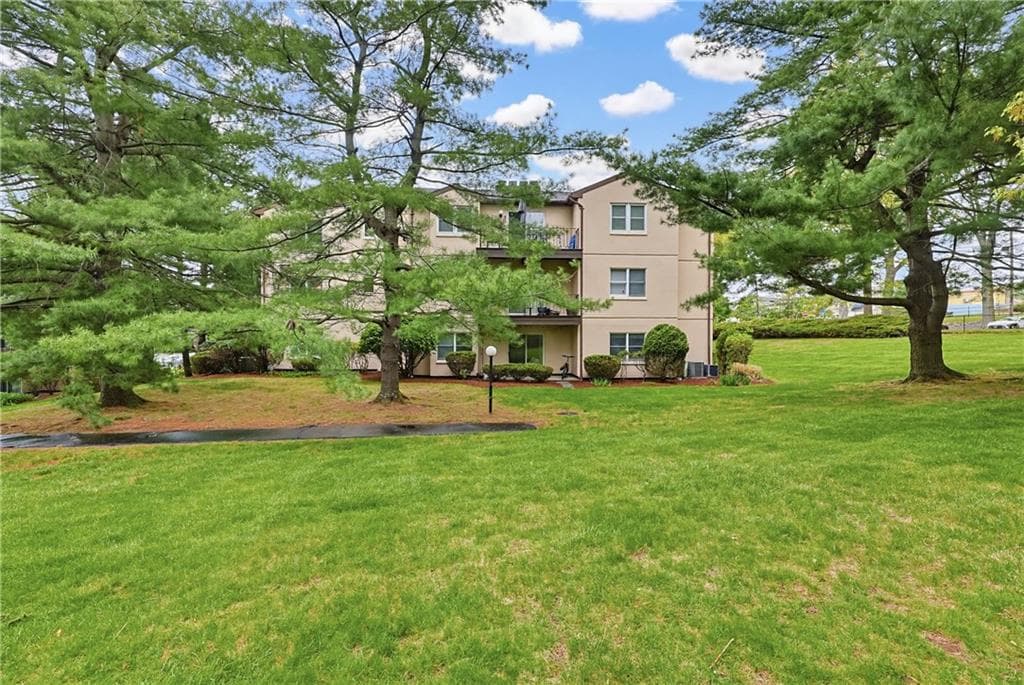 185 Manville Hill Road UNIT 106 photo 2