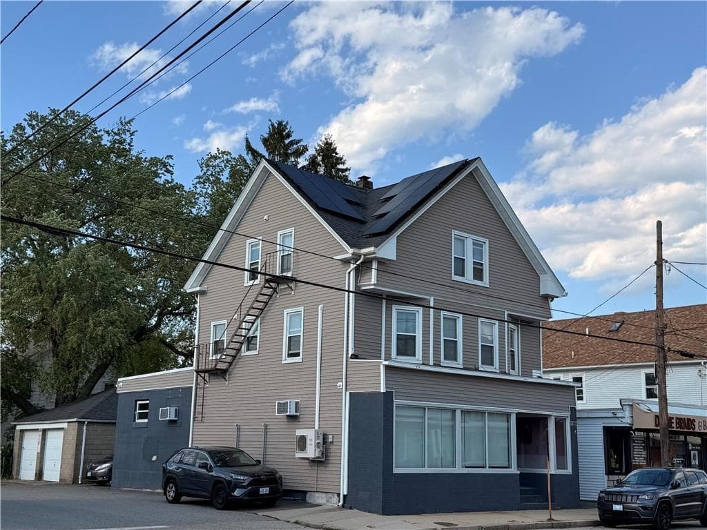 1289 Cranston Street photo 2