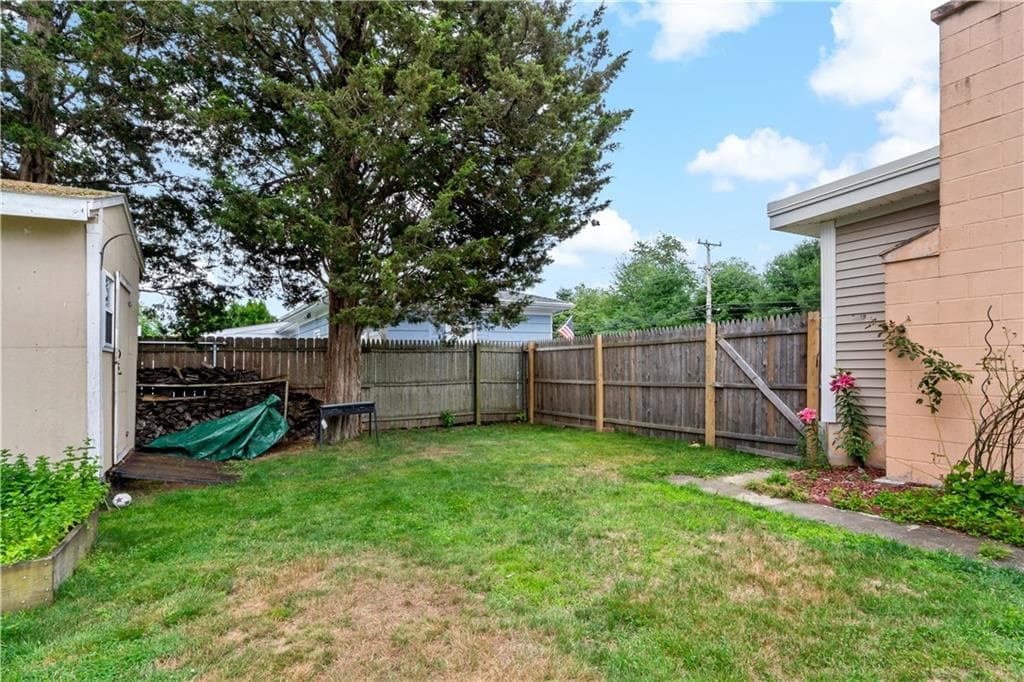 756 Metacom Avenue photo 27