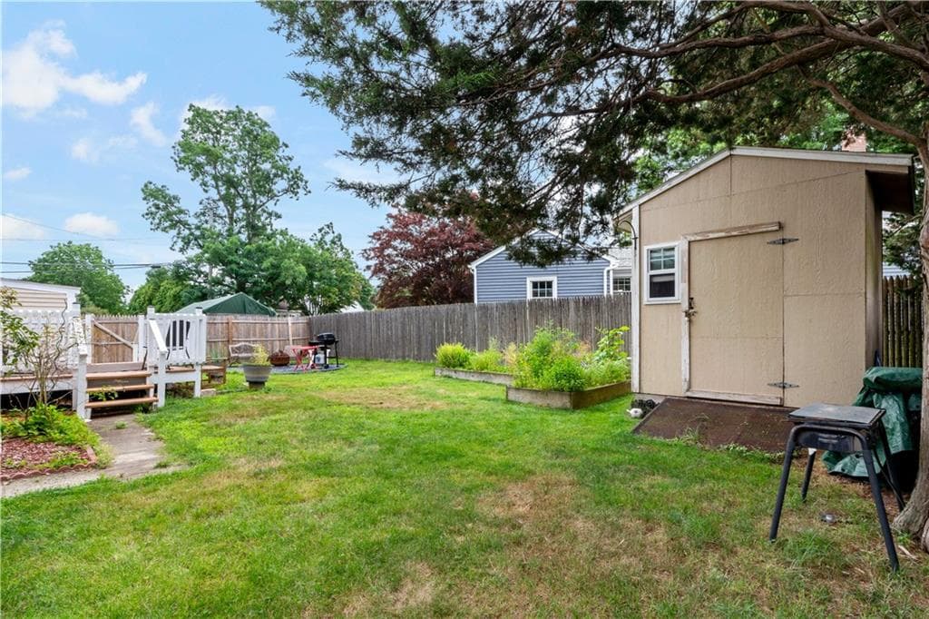 756 Metacom Avenue photo 28
