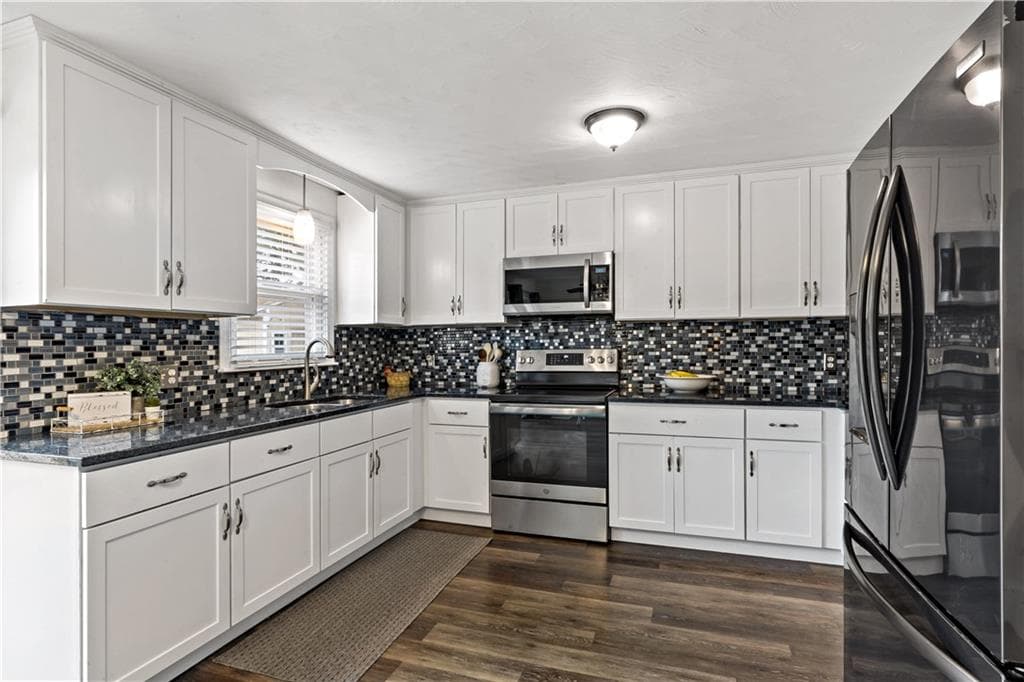 756 Metacom Avenue photo 5