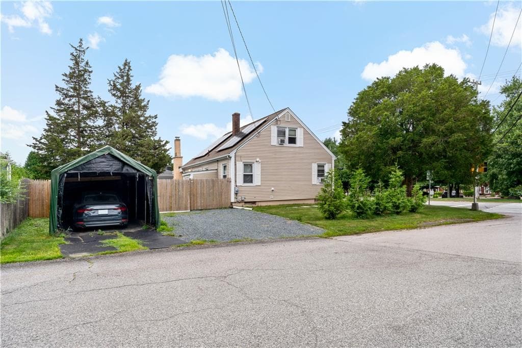 756 Metacom Avenue photo 29