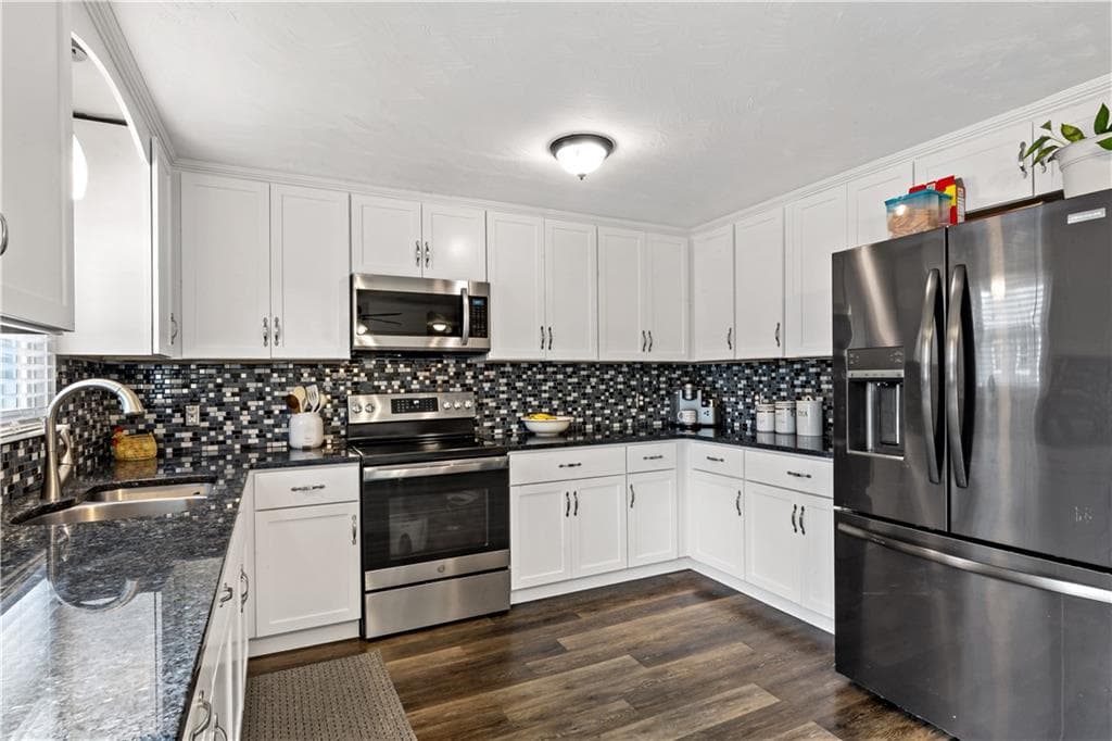 756 Metacom Avenue photo 8