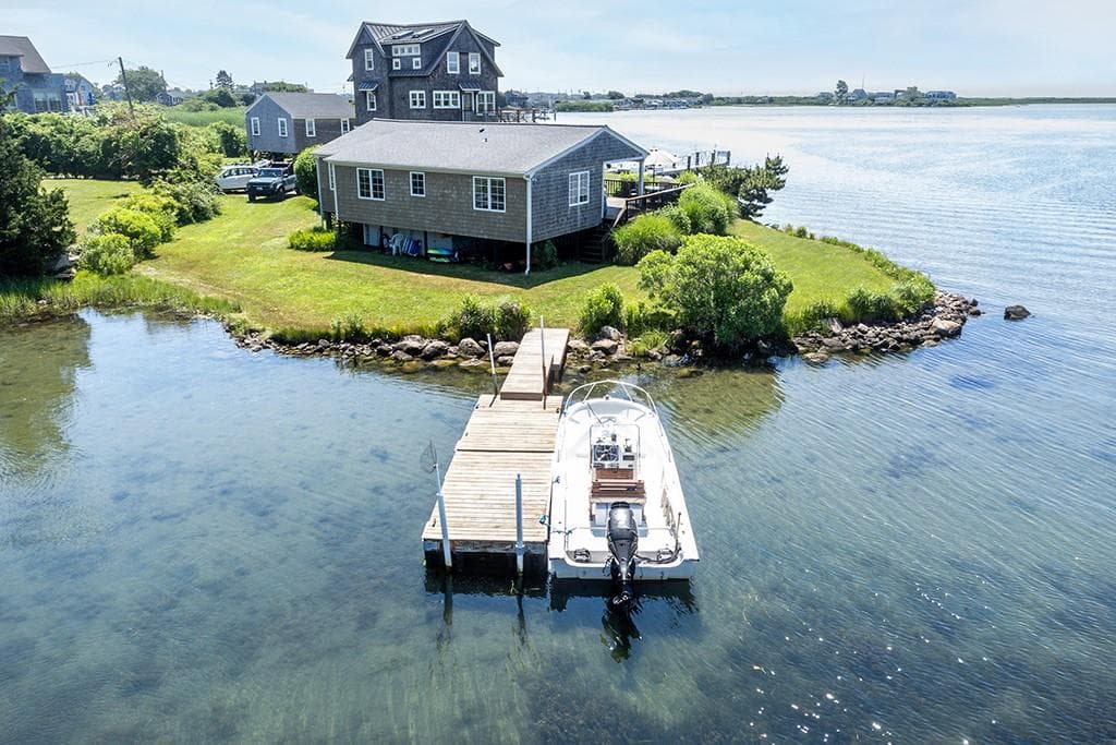 Single Family Residence at 65 Sheldon Point Road, South Kingstown, photo 2 of 33